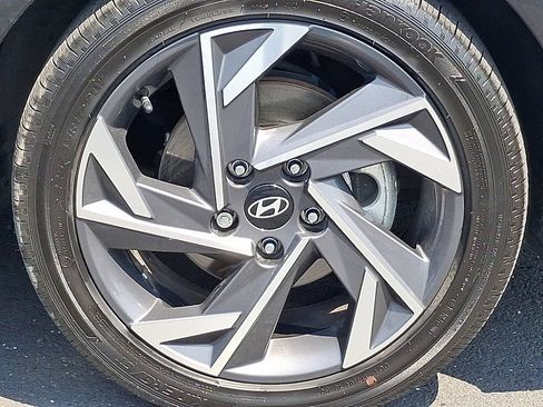 Used 2025 Hyundai Elantra Limited FWD image 7