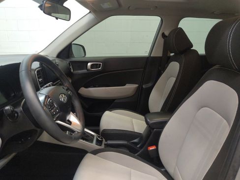 Used 2023 Hyundai Venue SEL FWD image 17