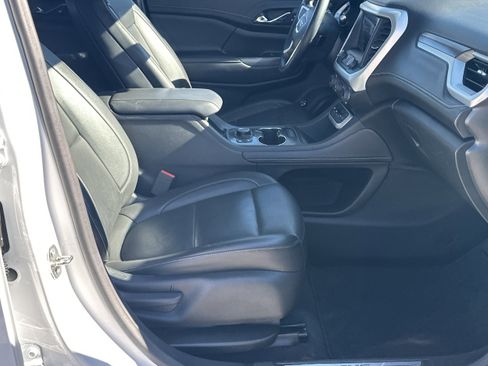 Used 2023 GMC Acadia SLT image 13
