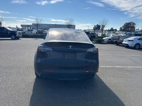 Used 2021 Tesla Model Y 2WD image 4