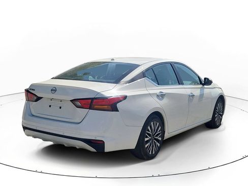 Used 2025 Nissan Altima 2.5 SV FWD image 4