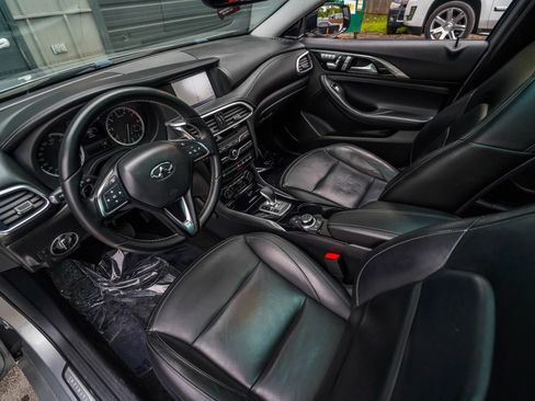 Used 2017 INFINITI QX30 Premium w/ Technology Package FWD image 12