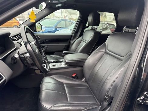 Used 2019 Land Rover Discovery SE image 11