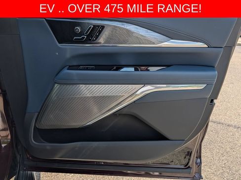 Used 2025 Cadillac Escalade IQ Luxury 2 w/ LPO, Premium Carpet Package AWD/4WD image 17