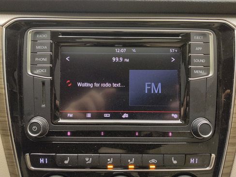 Used 2018 Volkswagen Passat 2.0T SE image 25