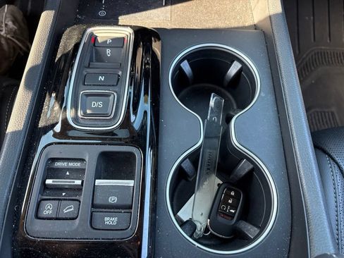 Used 2025 Honda Pilot Elite image 26