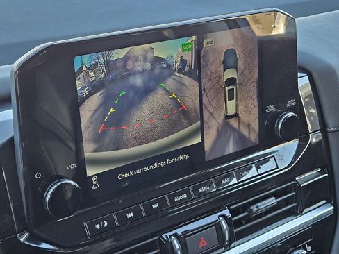 Used 2024 Nissan Pathfinder SL image 18