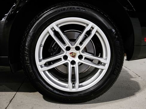 Used 2024 Porsche Macan AWD/4WD image 49