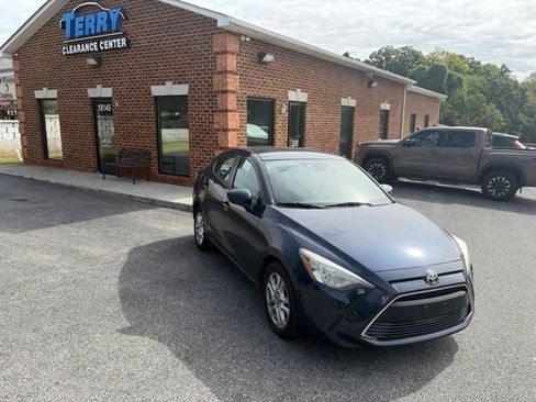 Used 2018 Toyota Yaris iA FWD image 1