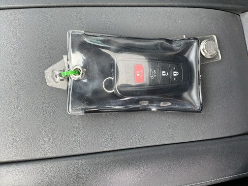 Used 2022 Toyota Highlander XSE FWD image 37