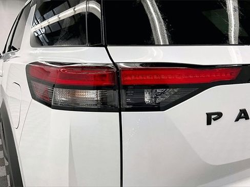 New 2025 Nissan Pathfinder Platinum image 17
