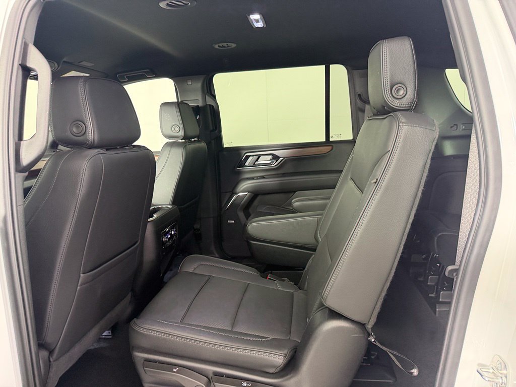 Used 2025 GMC Yukon XL Denali AWD/4WD image 16