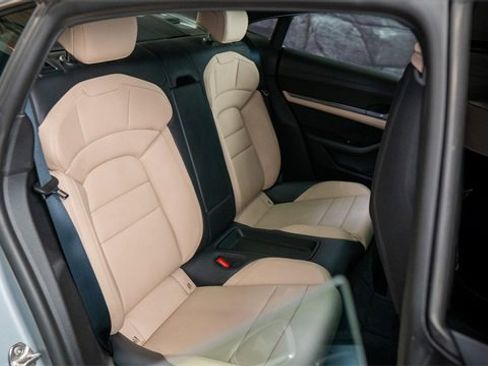 Used 2021 Porsche Taycan image 11