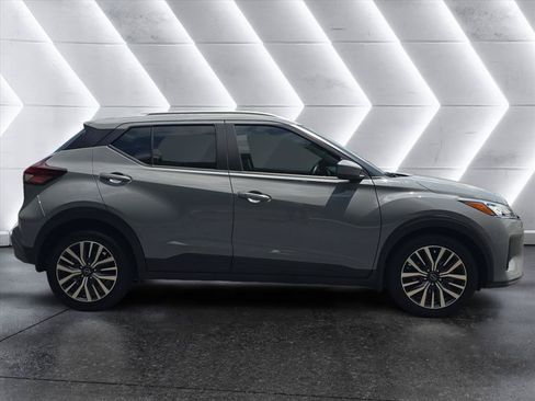 Used 2023 Nissan Kicks SV FWD image 6