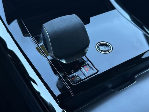 Used 2025 Land Rover Range Rover Sport Dynamic SE image 24