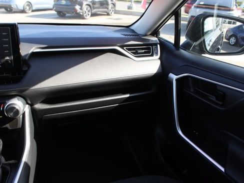 Used 2021 Toyota RAV4 LE w/ Carpet Mat Package (TMS) FWD image 39