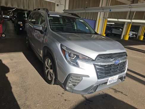 Used 2025 Subaru Ascent Premium AWD/4WD image 2