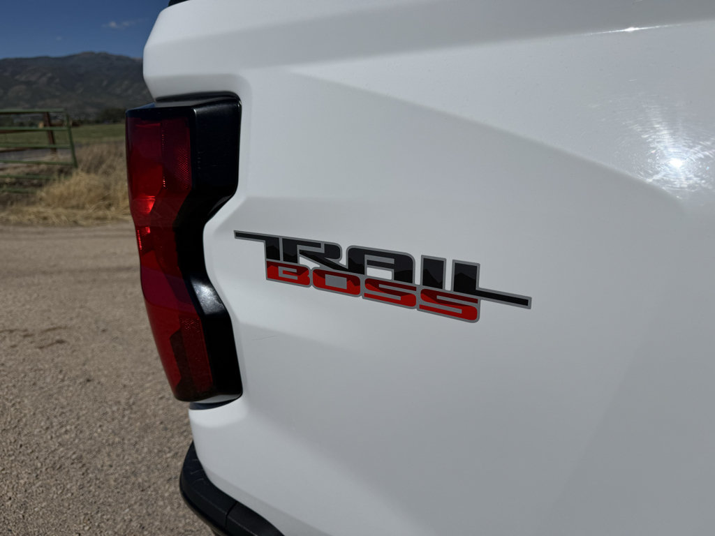 Used 2024 Chevrolet Colorado Trail Boss w/ Technology Package AWD/4WD image 11
