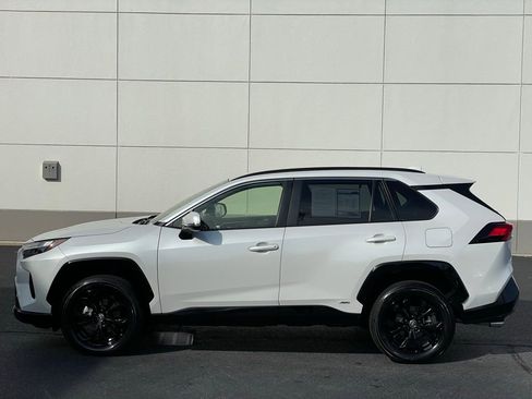 Used 2024 Toyota RAV4 SE image 2