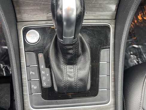 Used 2018 Volkswagen Passat 2.0T SEL Premium image 19