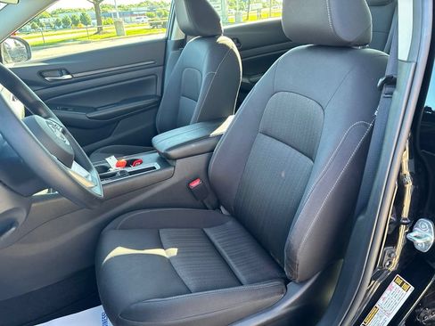 Used 2025 Nissan Altima 2.5 SV FWD image 57