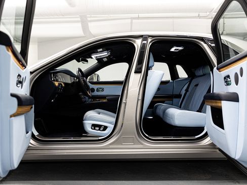 Used 2022 Rolls-Royce Ghost w/ Ghost Package image 23