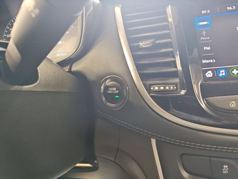 Used 2020 Chevrolet Trax LT w/ LT Convenience Package AWD/4WD image 21