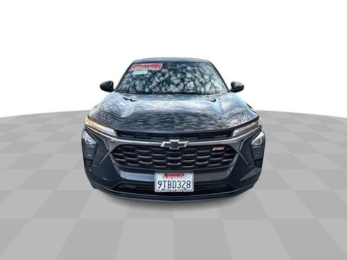 Used 2025 Chevrolet Trax RS w/ Sunroof Package FWD image 3