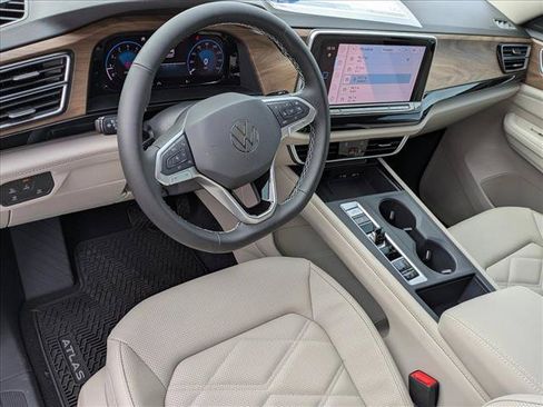 New 2026 Volkswagen Atlas SE FWD image 3