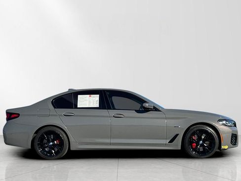 Used 2022 BMW 530e xDrive w/ Premium Package image 7