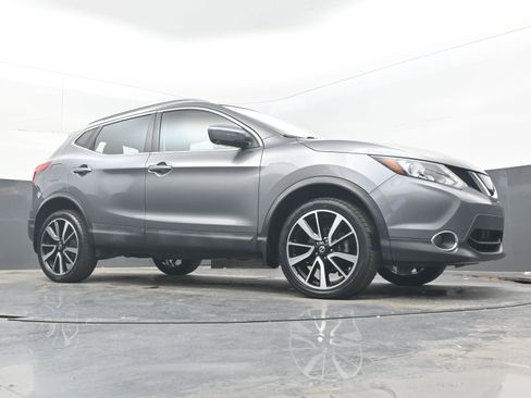Used 2017 Nissan Rogue Sport SL w/ SL Premium Package FWD image 24