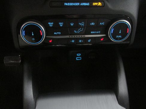 Used 2022 Ford Escape SE w/ Convenience Package FWD image 35