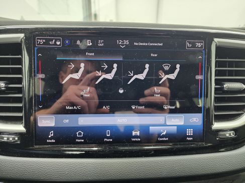 Used 2024 Chrysler Pacifica Touring-L image 16