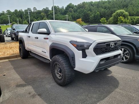 Used 2024 Toyota Tacoma TRD Off-Road AWD/4WD image 3