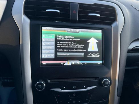 Used 2015 Ford Fusion SE w/ Equipment Group 202A FWD image 9