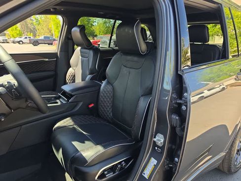 Used 2025 Jeep Grand Cherokee Summit w/ Obsidian Package AWD/4WD image 11