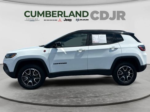 Used 2024 Jeep Compass Trailhawk AWD/4WD image 3