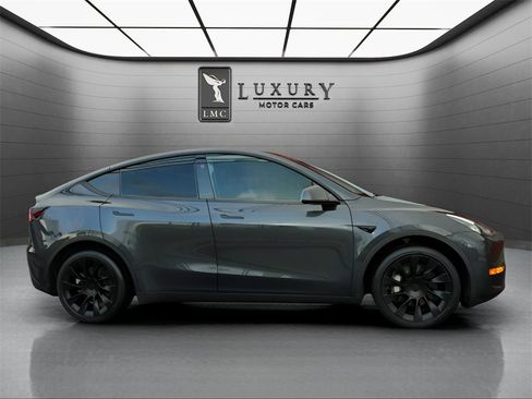 Used 2024 Tesla Model Y 2WD image 2