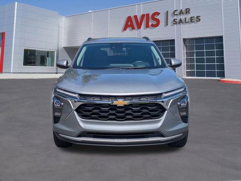 Used 2025 Chevrolet Trax LT w/ LT Convenience Package FWD image 2