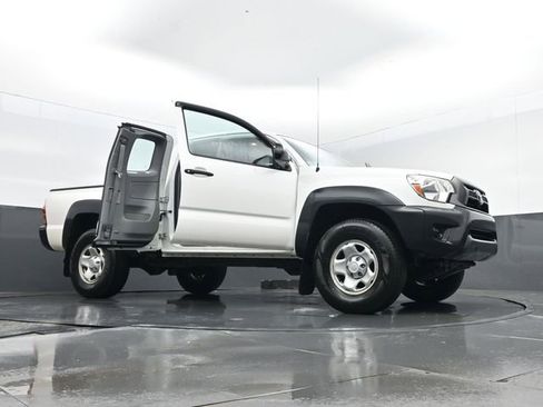 Used 2015 Toyota Tacoma Base image 28