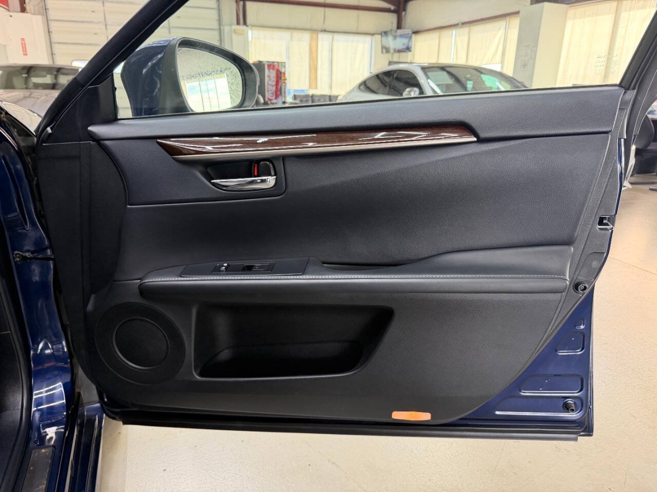 Used 2013 Lexus ES 350 w/ Luxury Pkg FWD image 16