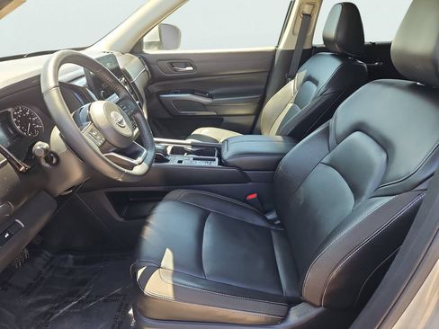 Used 2023 Nissan Pathfinder SL FWD image 32