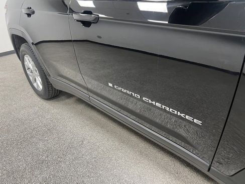 Used 2023 Jeep Grand Cherokee Limited image 13