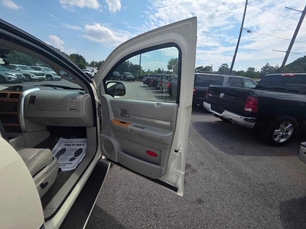 Used 2009 Chrysler Aspen Limited RWD image 12
