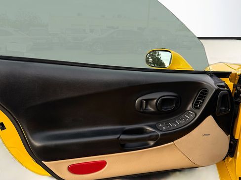 Used 2003 Chevrolet Corvette Convertible w/ Preferred Equipment Group1 image 19