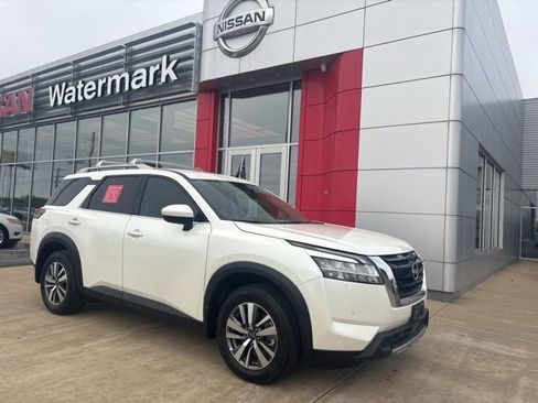 Certified 2024 Nissan Pathfinder SL image 1