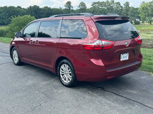 Used 2015 Toyota Sienna XLE Premium FWD image 8