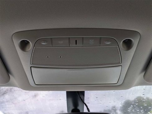 Used 2020 Nissan Pathfinder SV image 24