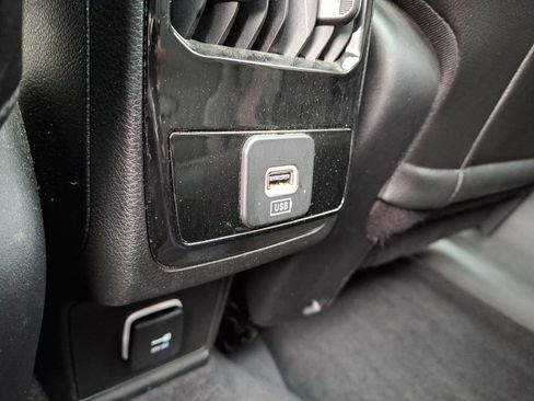 Certified 2022 Jeep Compass Limited w/ Sun and Sound Group AWD/4WD image 9