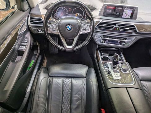 Used 2018 BMW 750i xDrive AWD/4WD image 14